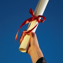 Immagine di diploma con fiocco rosso